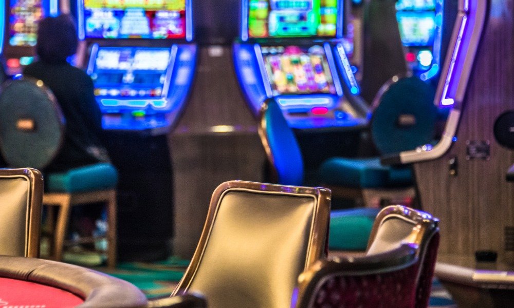 How do online casino withdrawal limits vary by site?