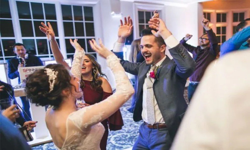 What to Look for When Hiring a Live Band for Your Wedding or Corporate Event