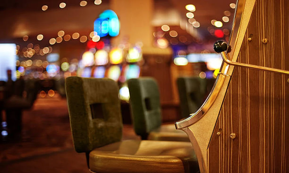What instant bet placement options exist in bitcoin roulette gameplay?